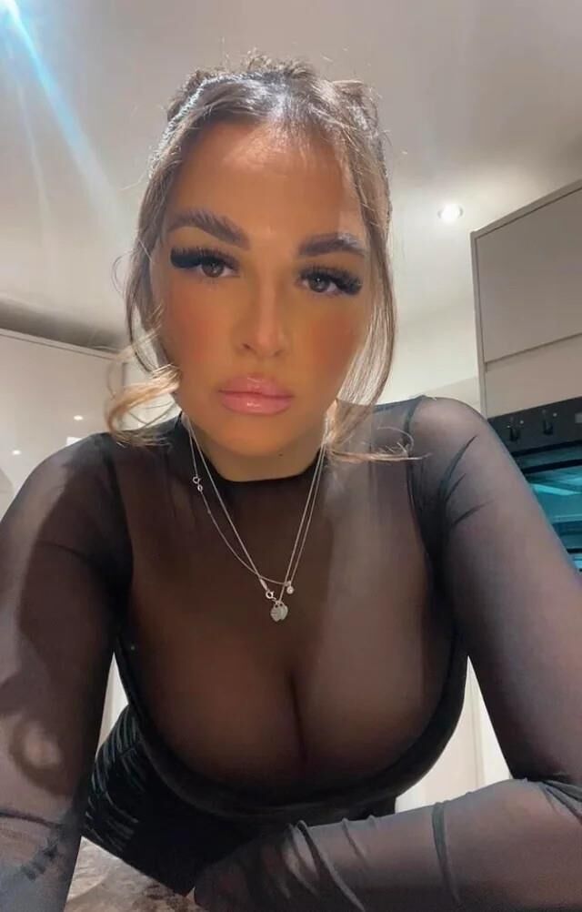 セクシーなメッシュの女の子