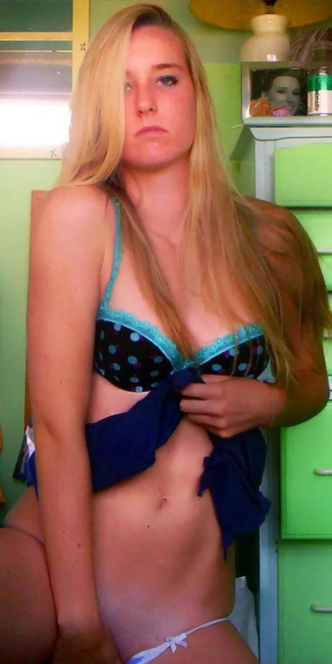 Esposa americana rubia juvenil