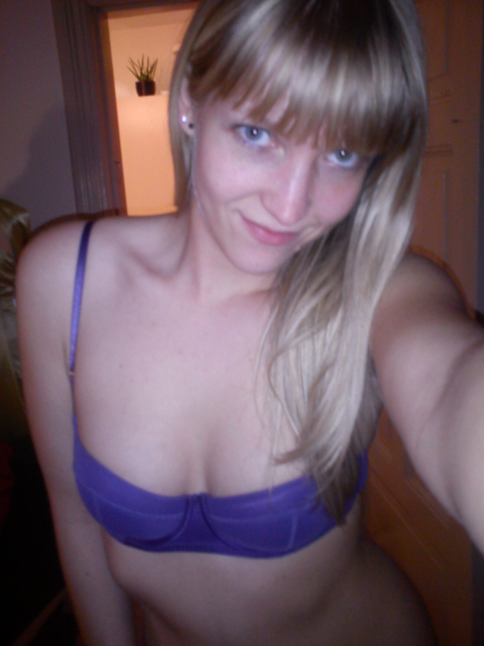 Stunning blonde girlfriend home selfies