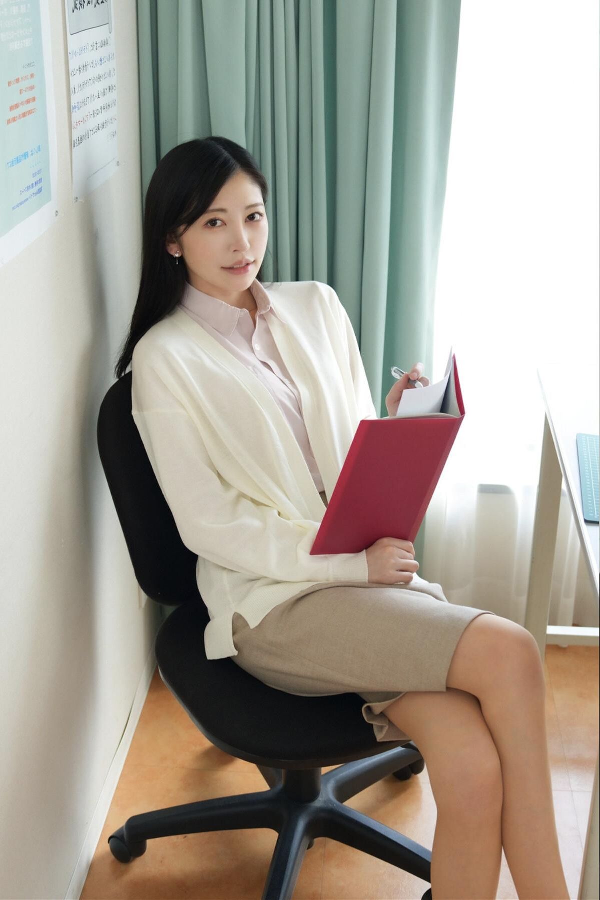 Hinako Mori Ich verliebe mich in eine Lehrerklasse.