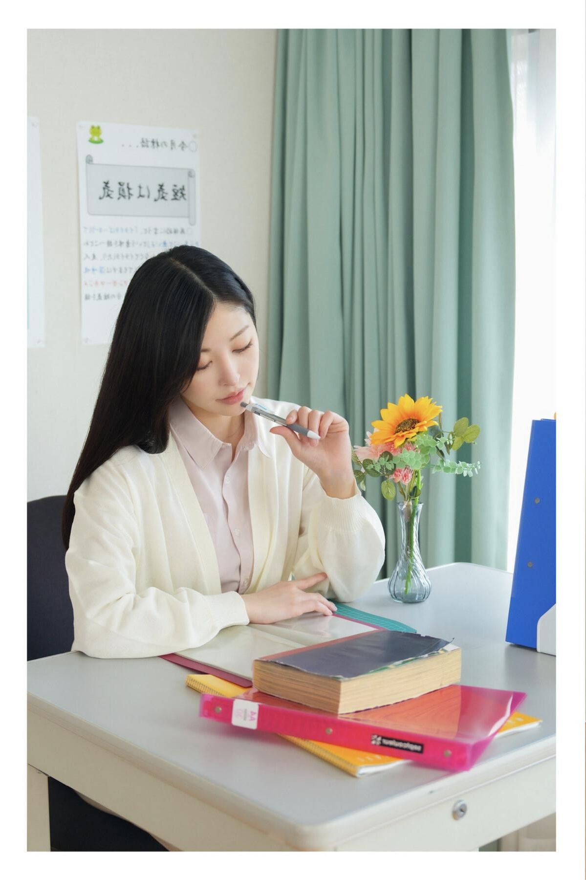 Hinako Mori Ich verliebe mich in eine Lehrerklasse.