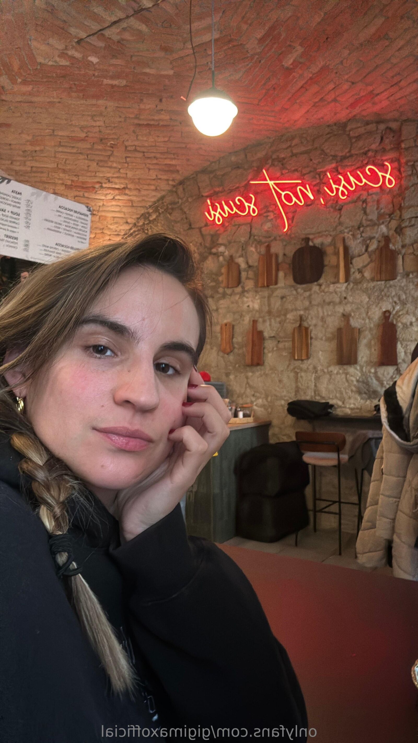 Gigi sexy böse Schönheit Französisch Brünette Mädchen gemischte heiße Aufnahmen