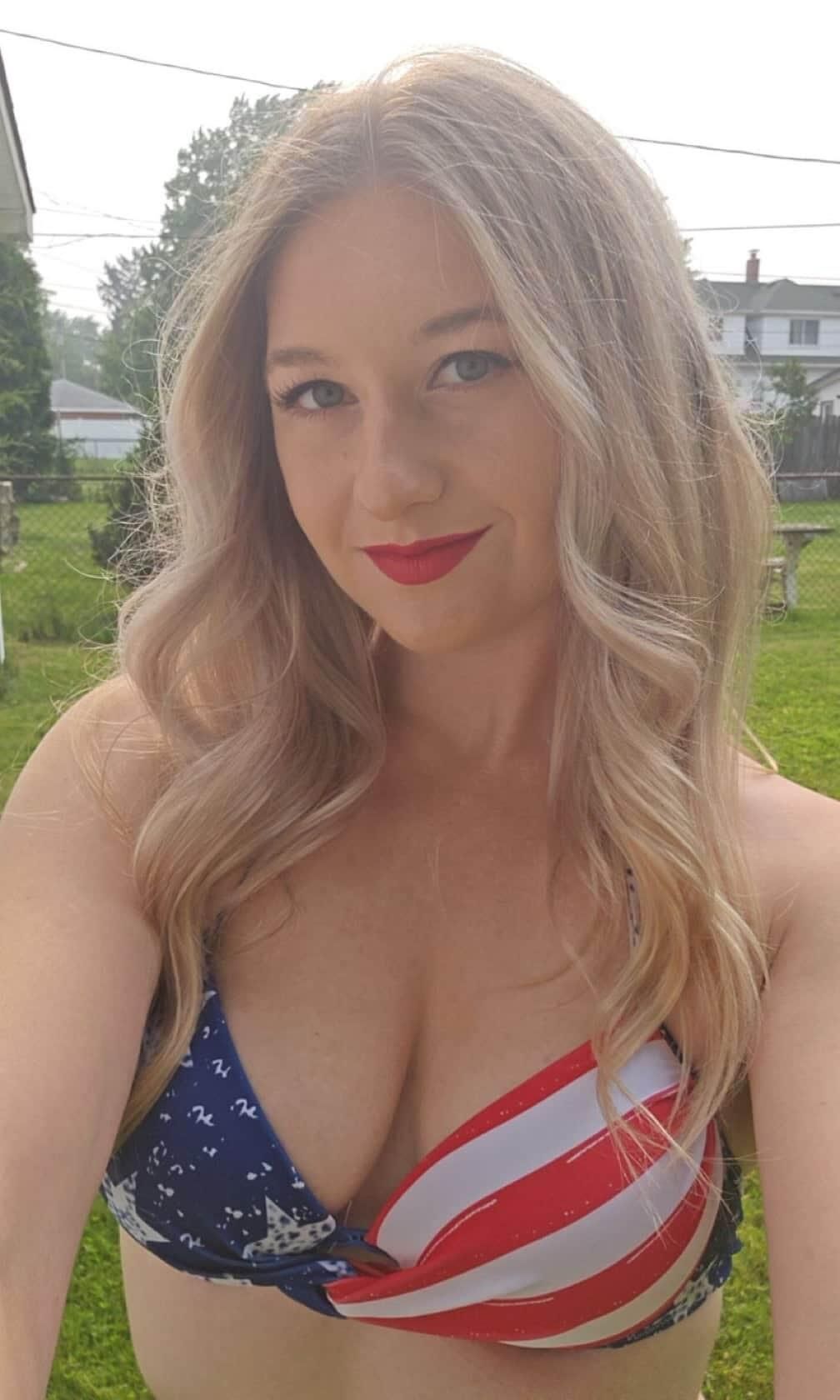 Kayla exposes her nudity
