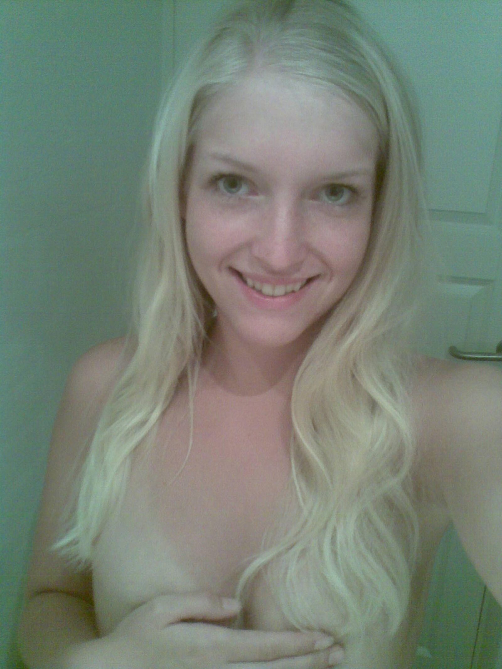 Stunning blonde girlfriend home selfies