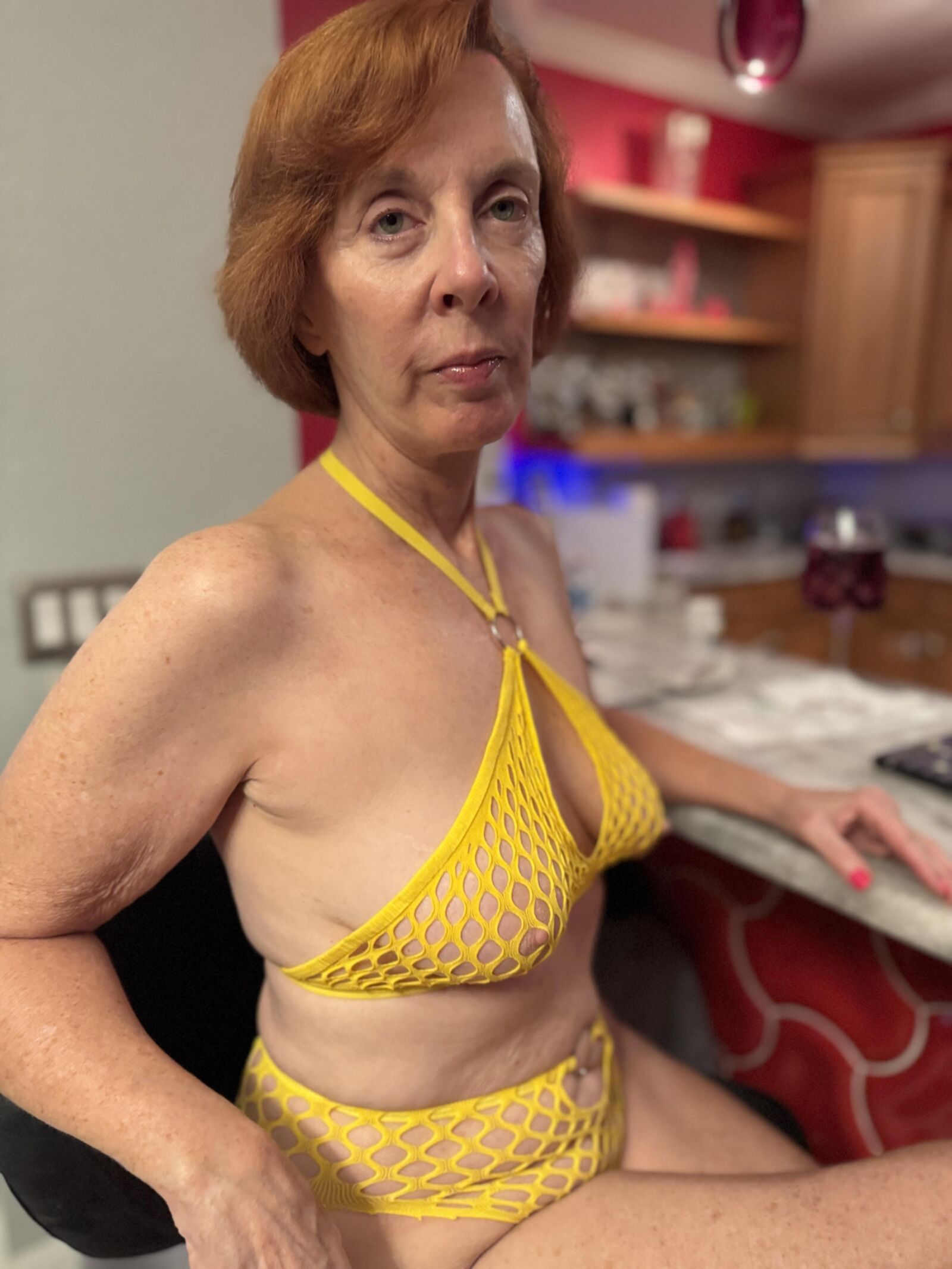 Lola apprécie les commentaires et a envie de poser à nouveau!