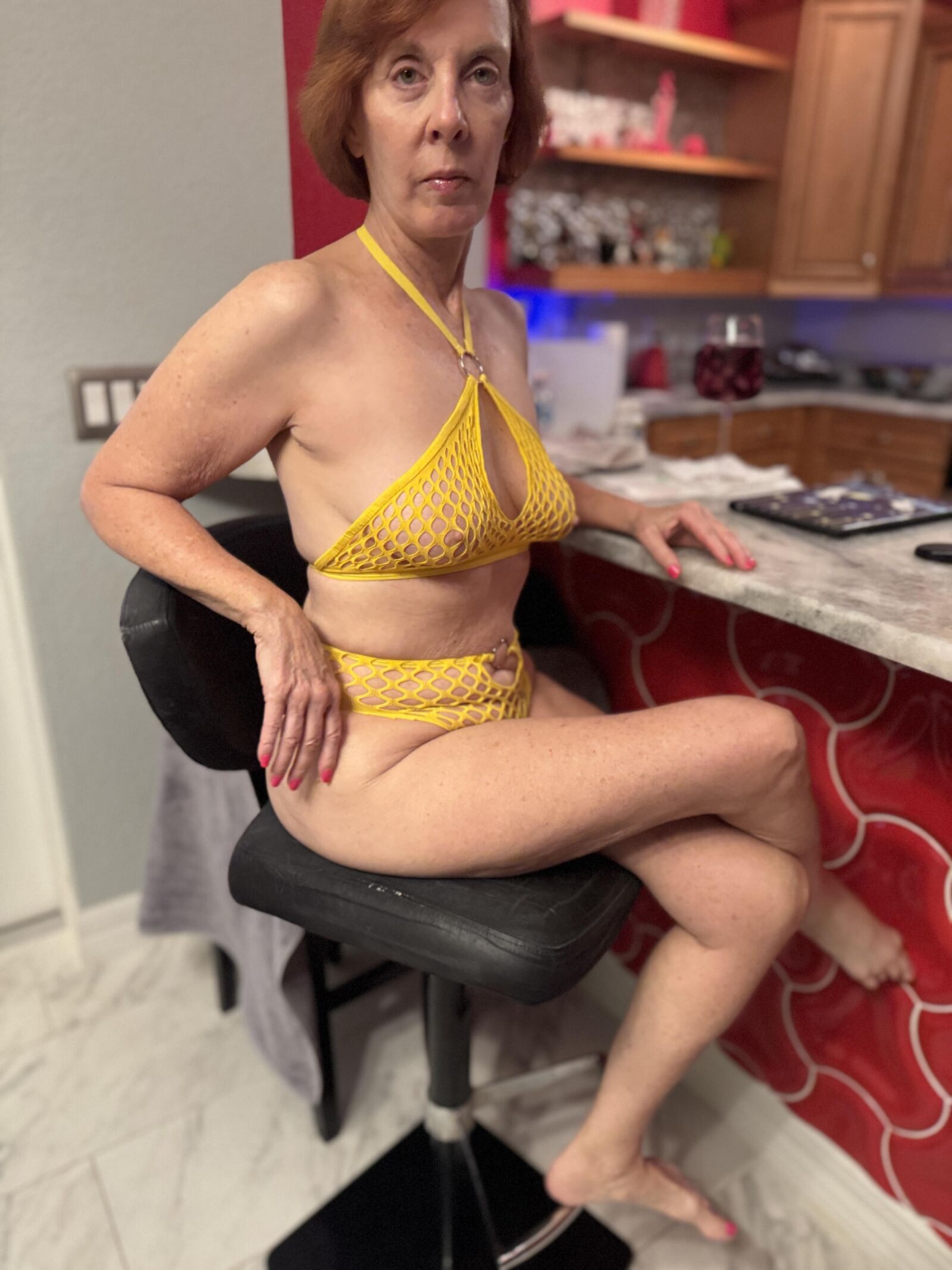 Lola apprécie les commentaires et a envie de poser à nouveau!