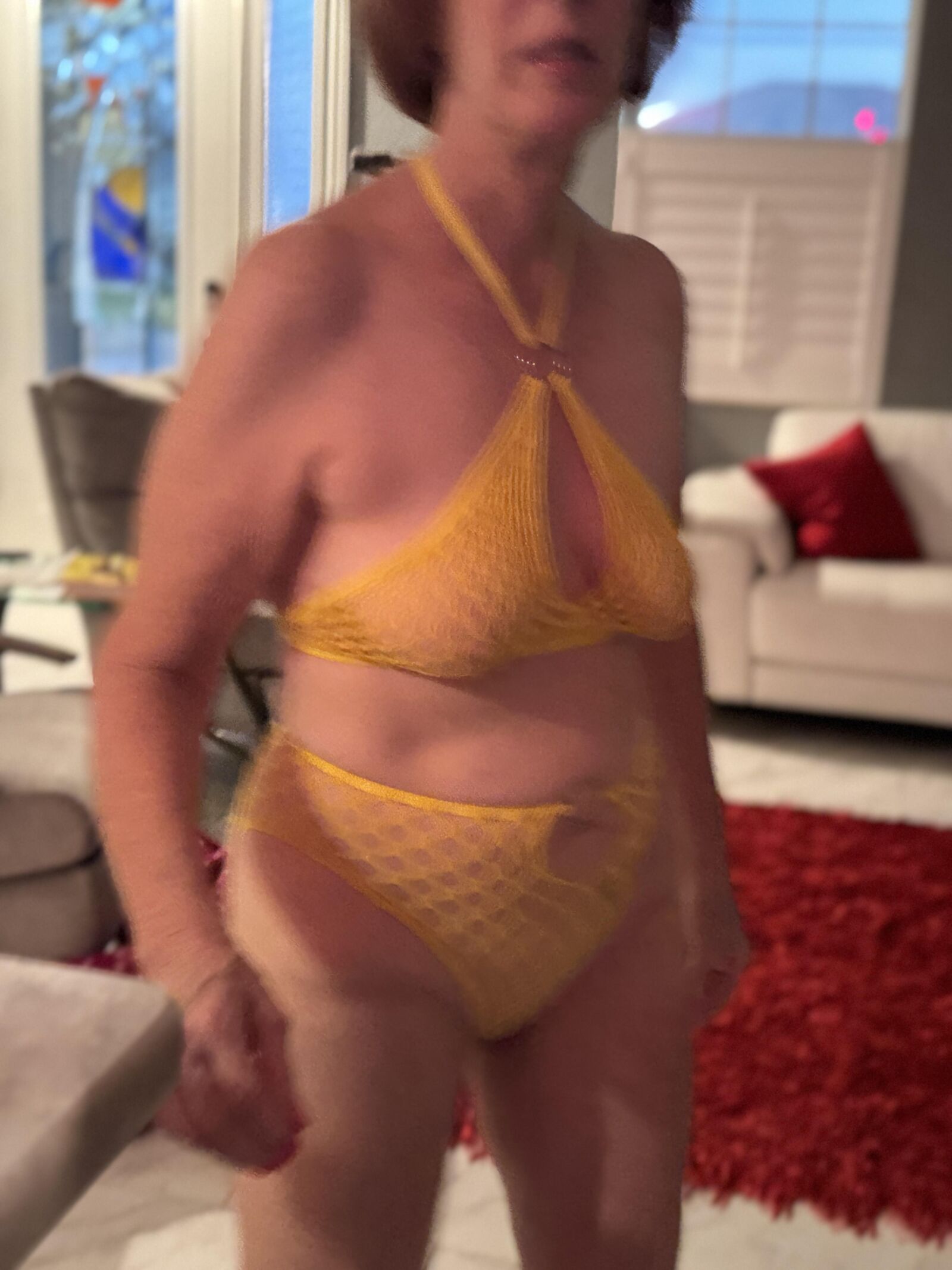 Lola apprécie les commentaires et a envie de poser à nouveau!