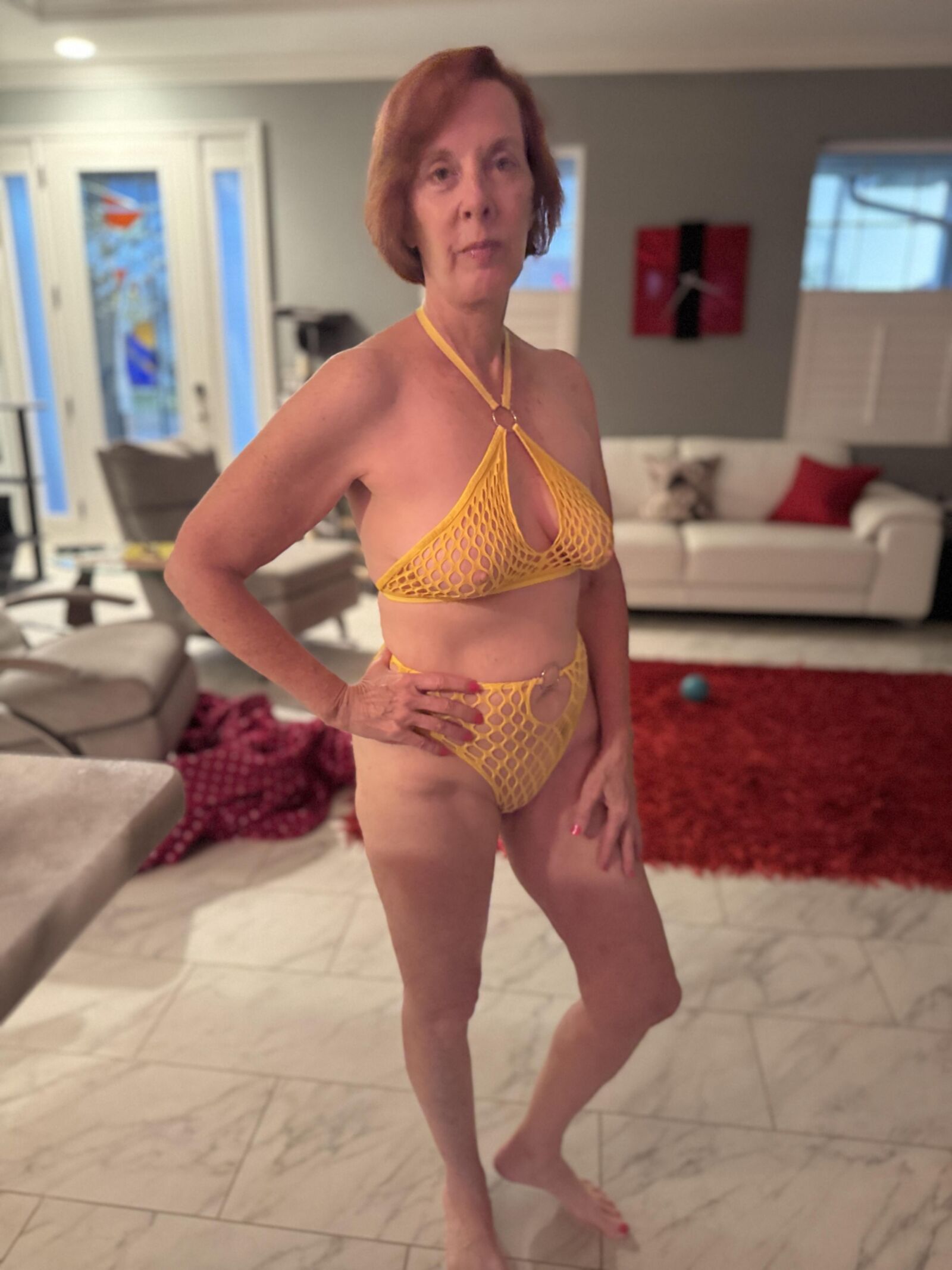 Lola apprécie les commentaires et a envie de poser à nouveau!