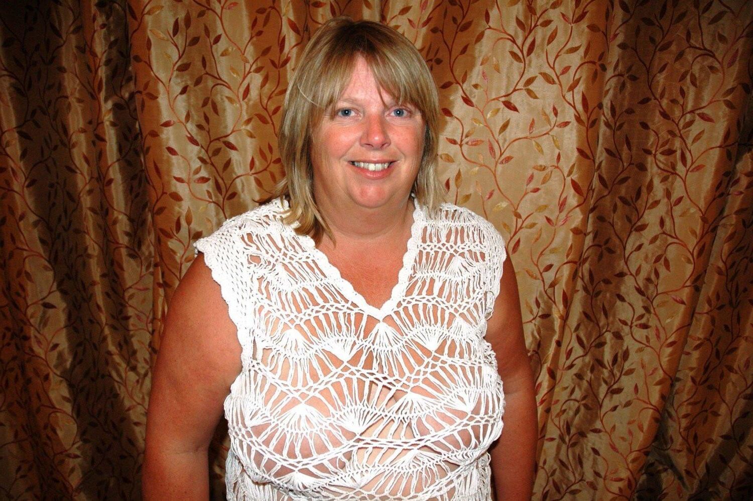 UK Busty Blonde Frau Fiona
