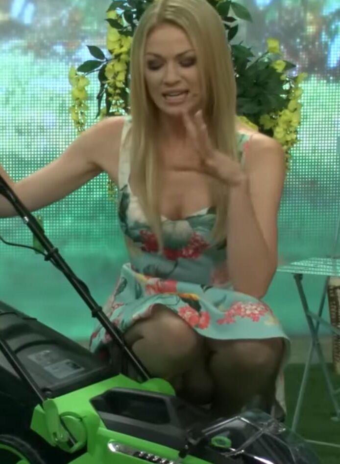 Vertriebsdame Upskirt und Downbrouse