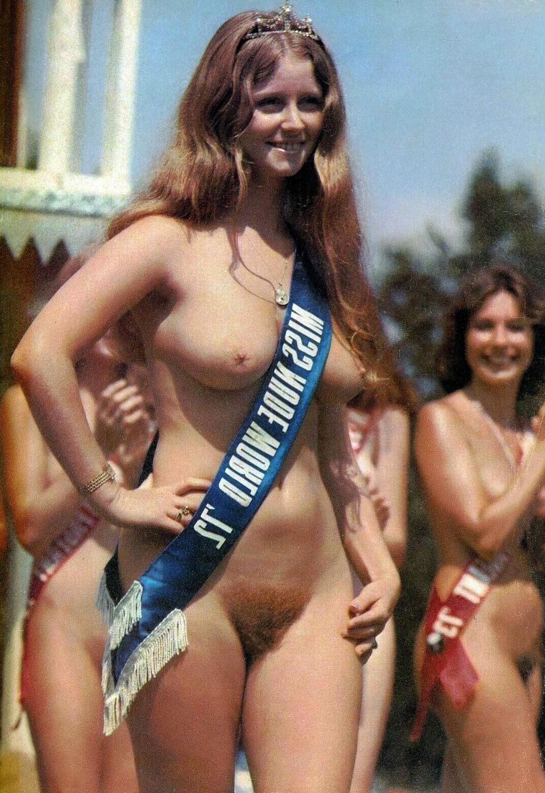 Nudista b