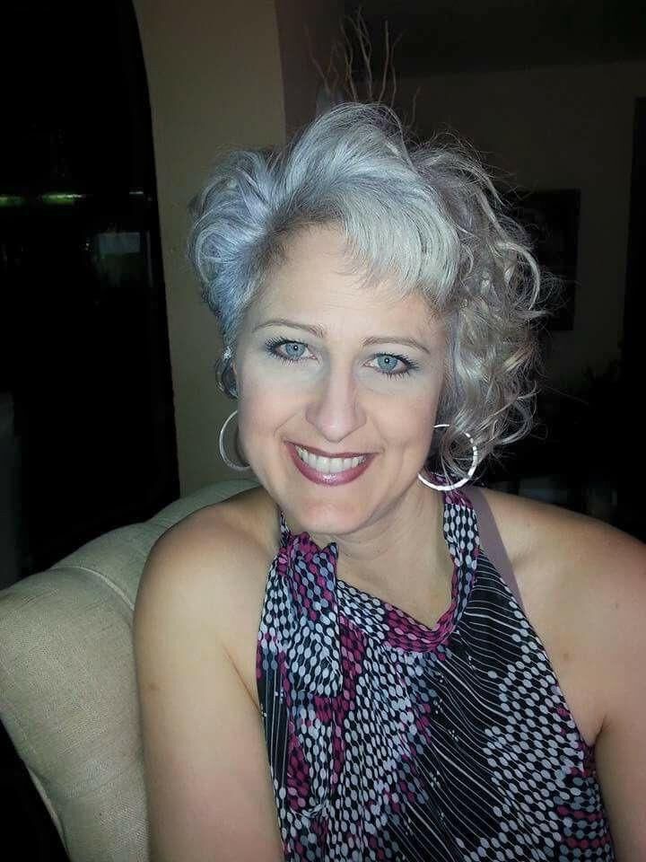 P Intérêt pour la beauté magnifique blogueur de milf gris mature