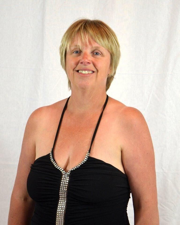 UK Busty Blonde Frau Fiona