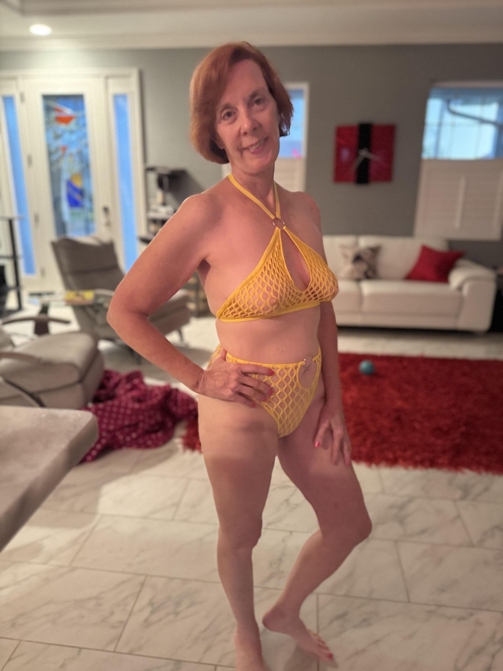 Lola apprécie les commentaires et a envie de poser à nouveau!