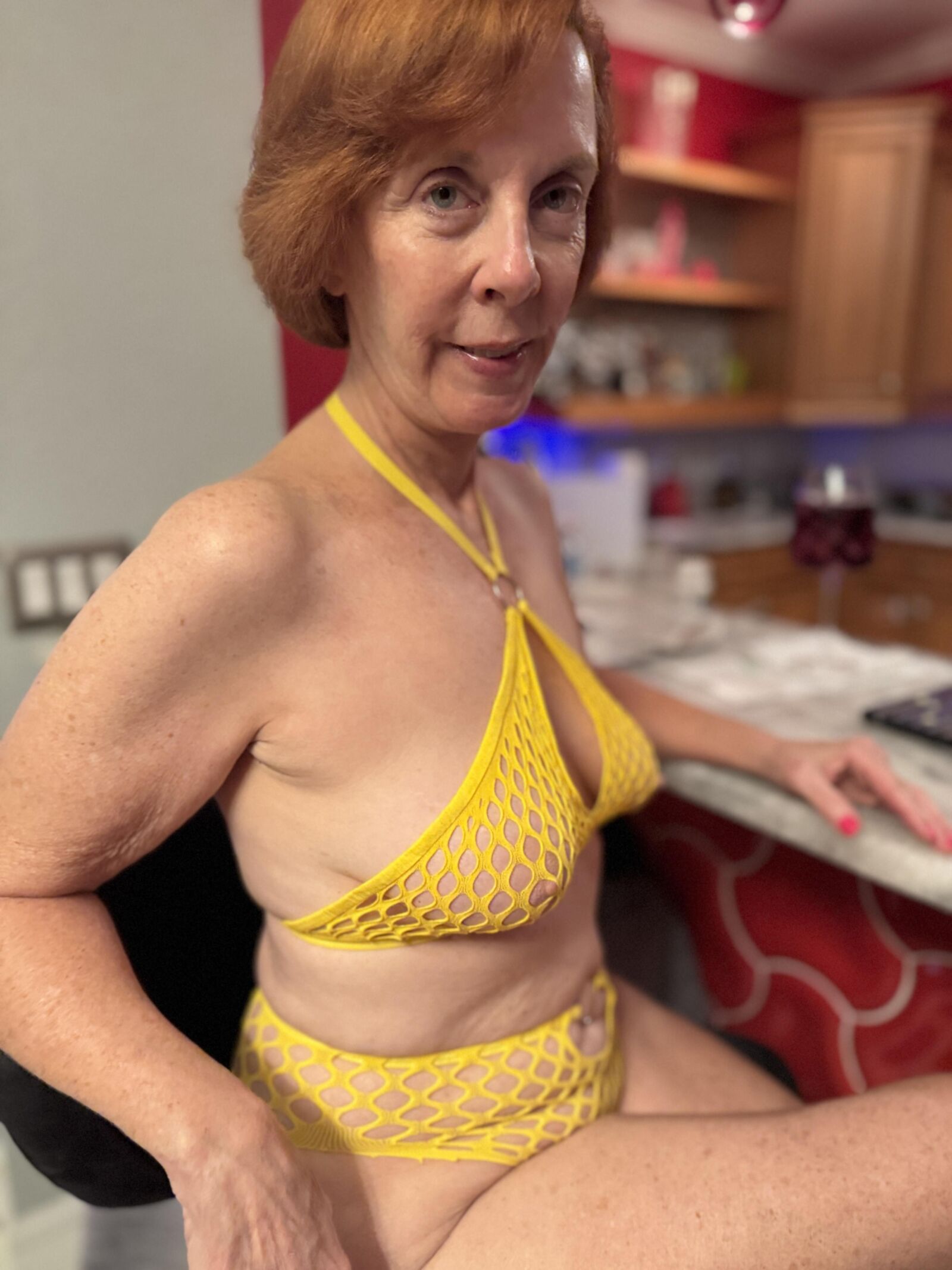Lola apprécie les commentaires et a envie de poser à nouveau!