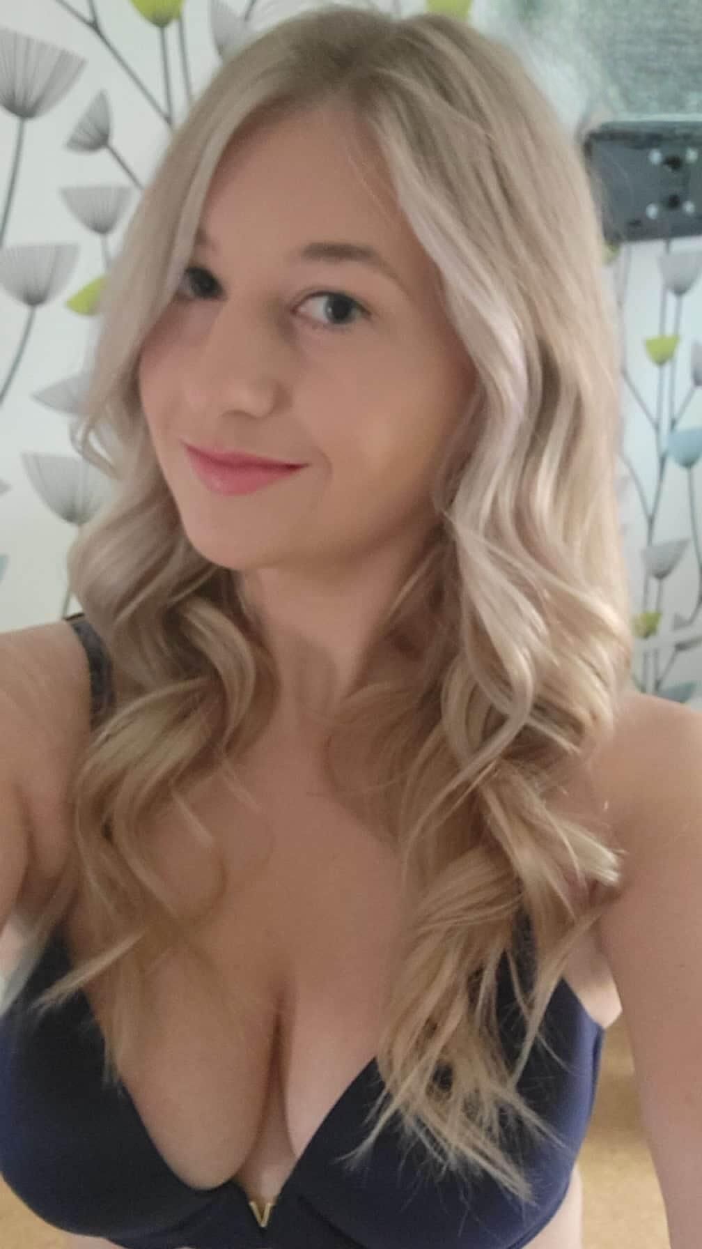 Kayla exposes her nudity