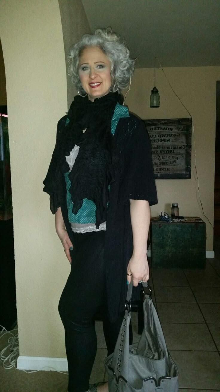 P Intérêt pour la beauté magnifique blogueur de milf gris mature