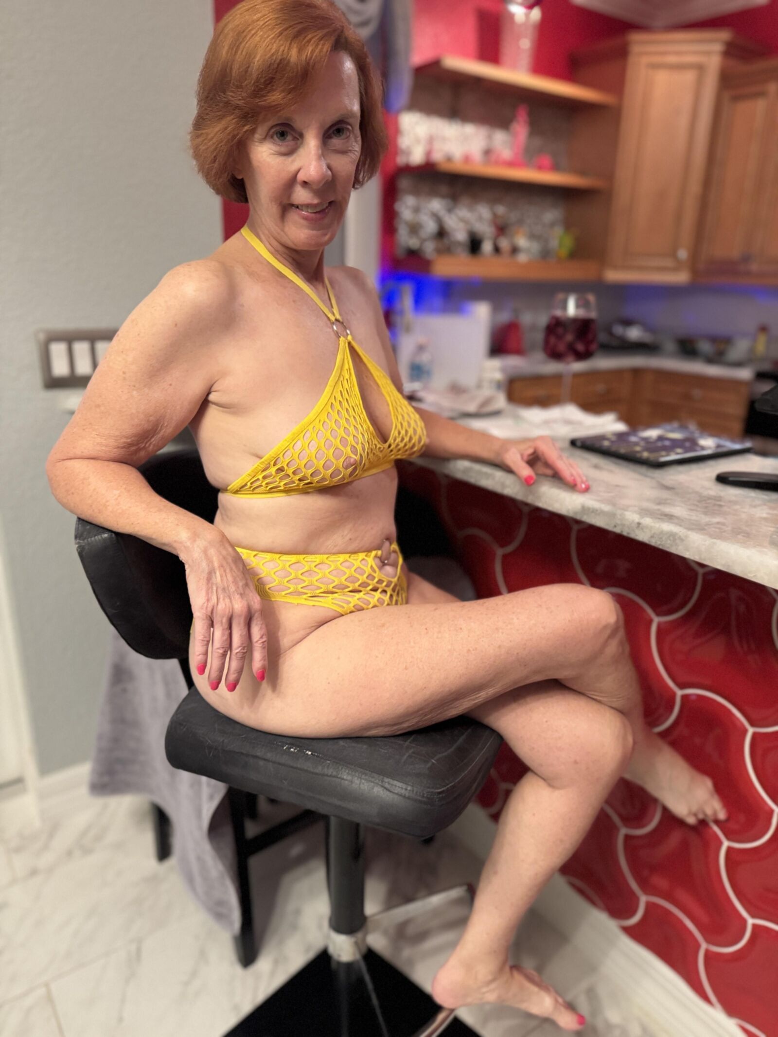 Lola apprécie les commentaires et a envie de poser à nouveau!
