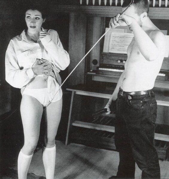Retro Spanking Janus Chod brunette canned over organ