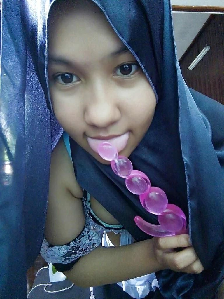 Indonesischer Hijab Teen ist ungezogen
