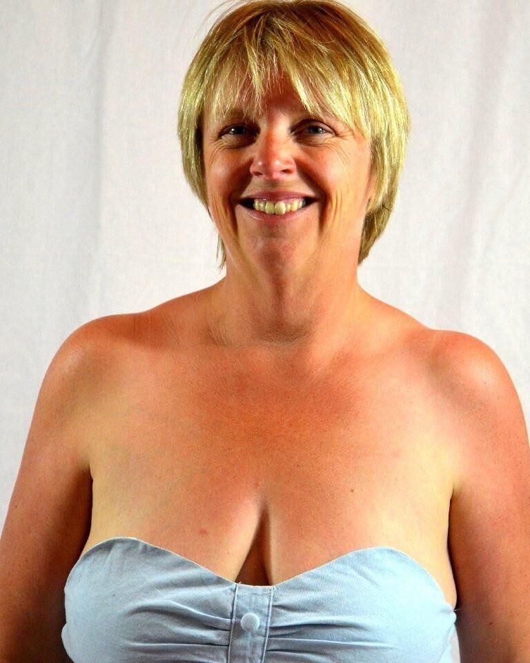 UK Busty Blonde Frau Fiona