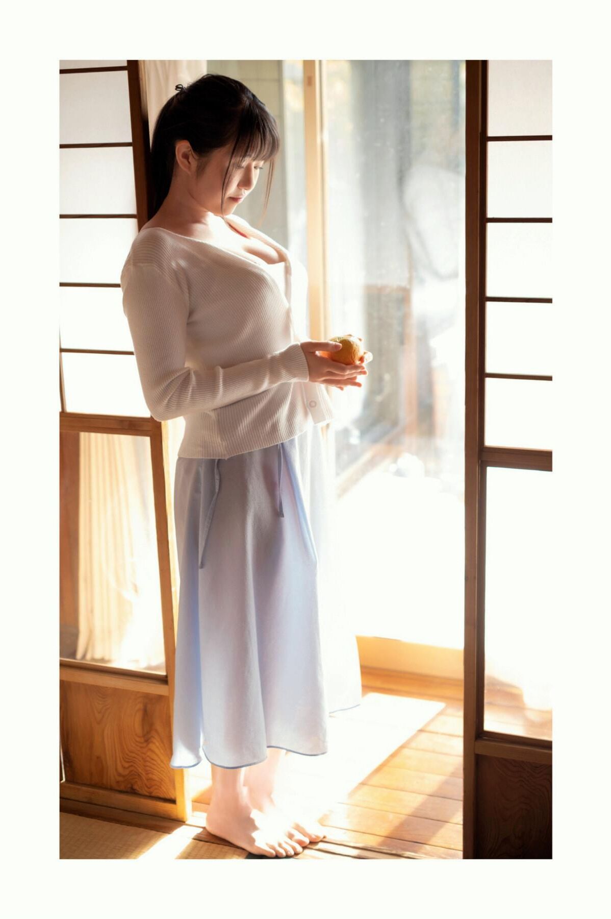 Maya Kikuchi brennt in deinem Blick