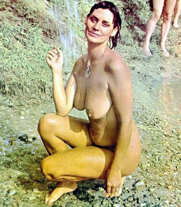 Nudista b