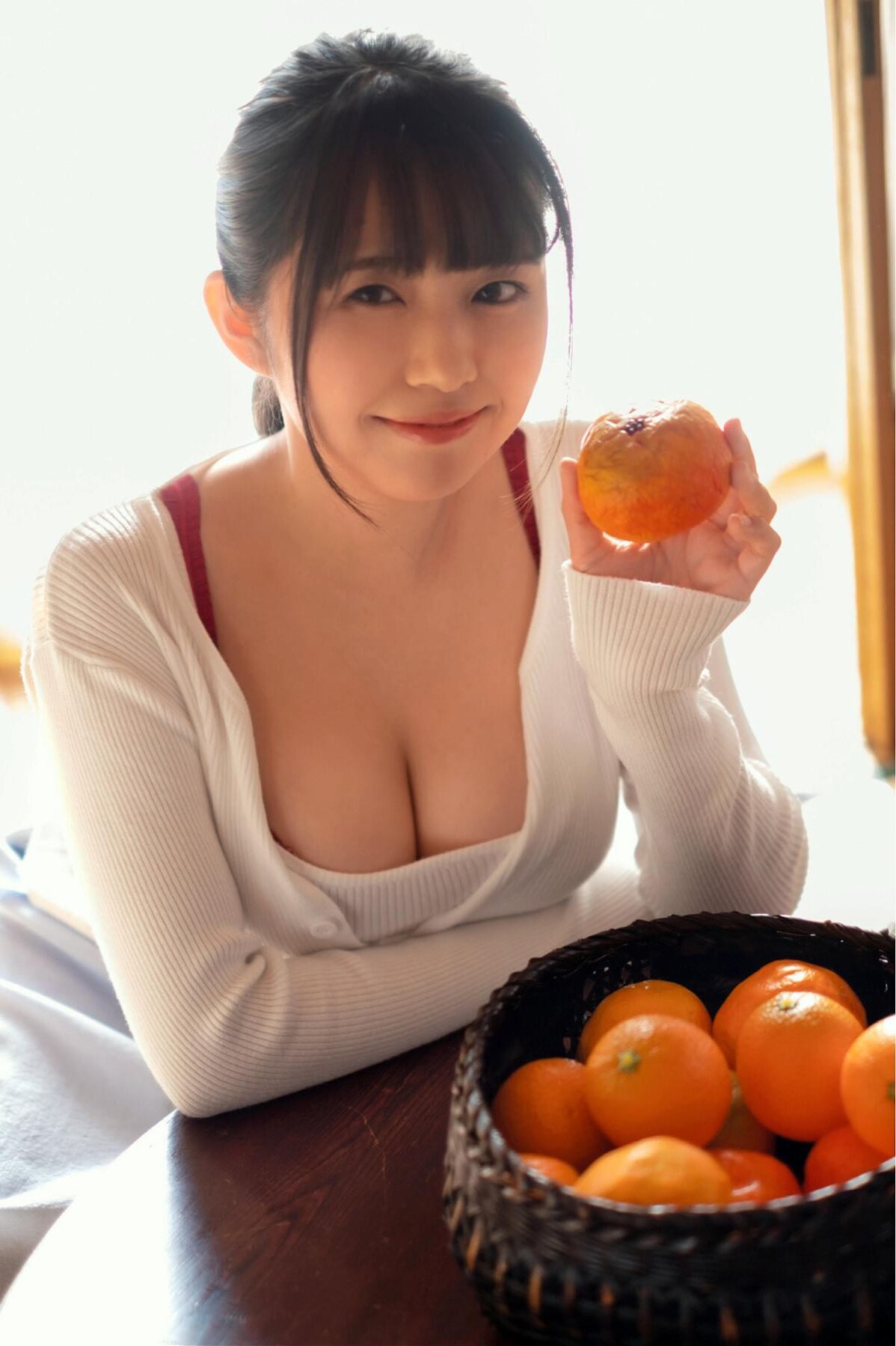 Maya Kikuchi brennt in deinem Blick