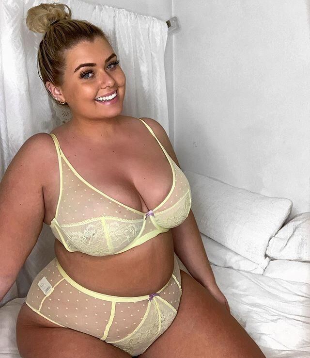 Isabel \"Izzy\" Nicholls Blonde Busty BBW Beauty NN