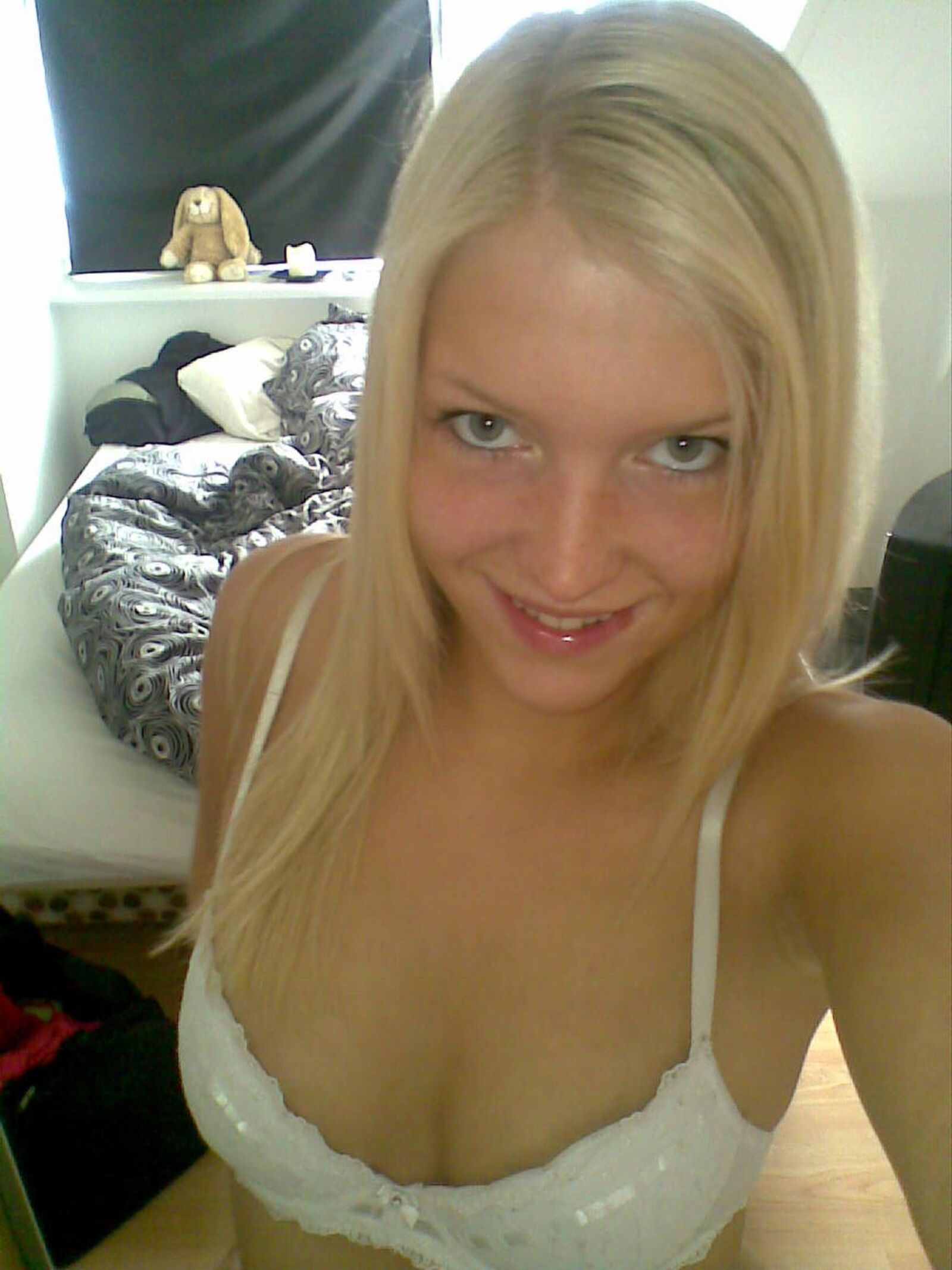 Stunning blonde girlfriend home selfies