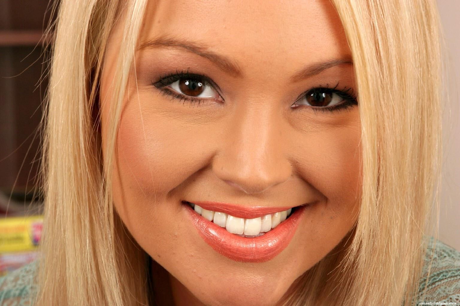 Voluptuous blonde Abbey