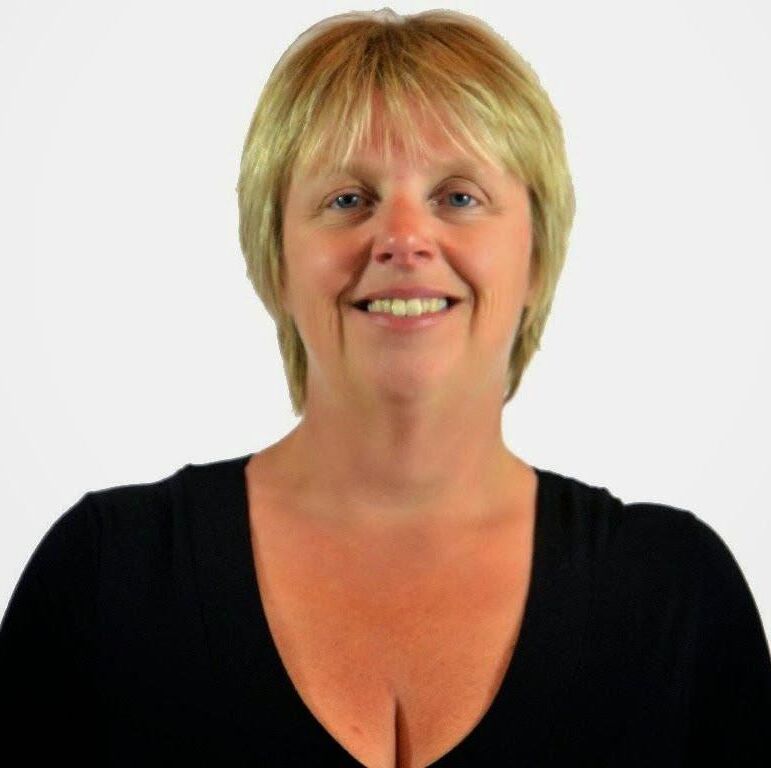 UK Busty Blonde Frau Fiona