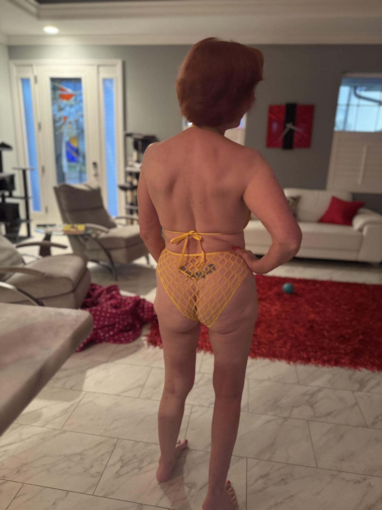 Lola apprécie les commentaires et a envie de poser à nouveau!