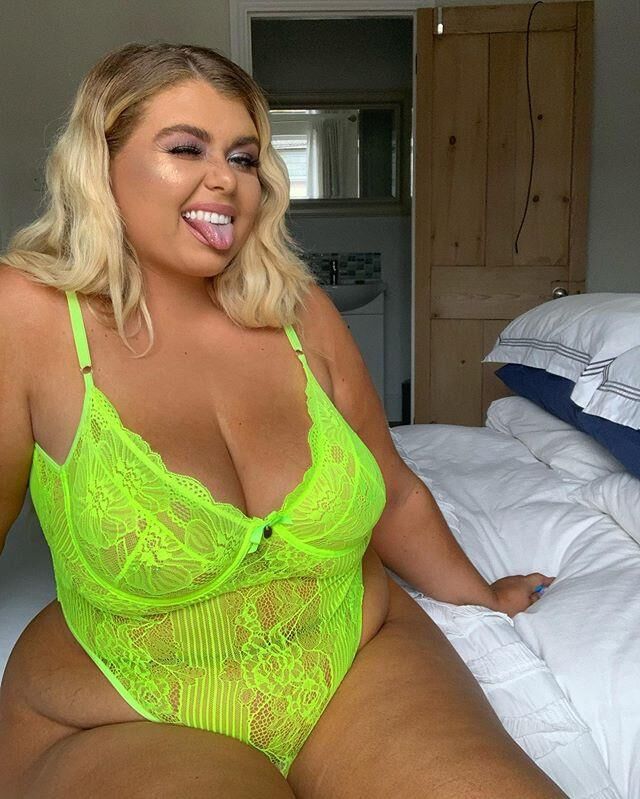 Isabel \"Izzy\" Nicholls Blonde Busty BBW Beauty NN