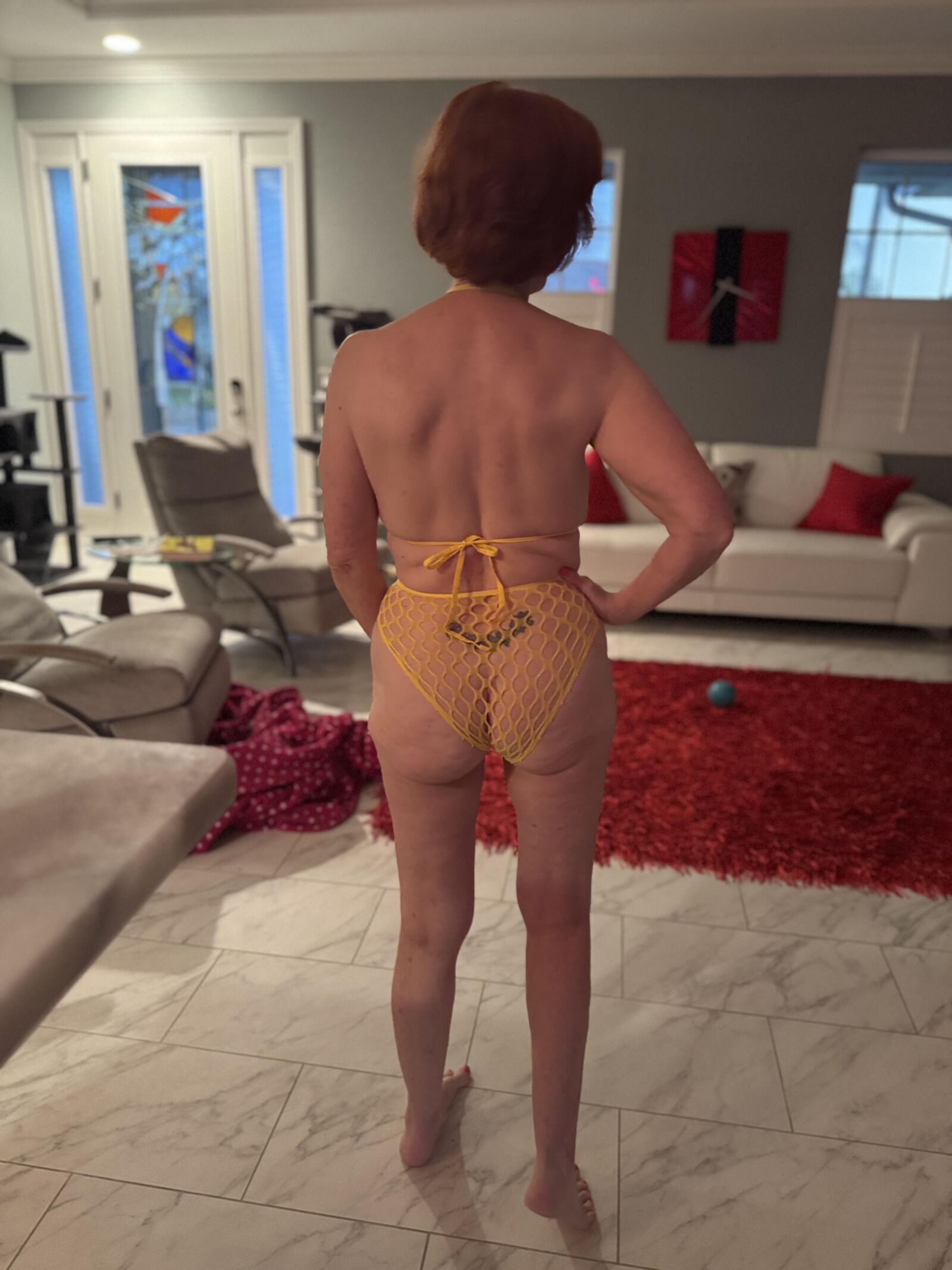 Lola apprécie les commentaires et a envie de poser à nouveau!