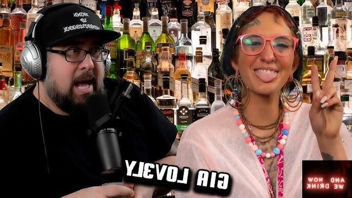 Gia Big Ass Big Tits tätowierte geile anale Frau gemischte heiße Schüsse