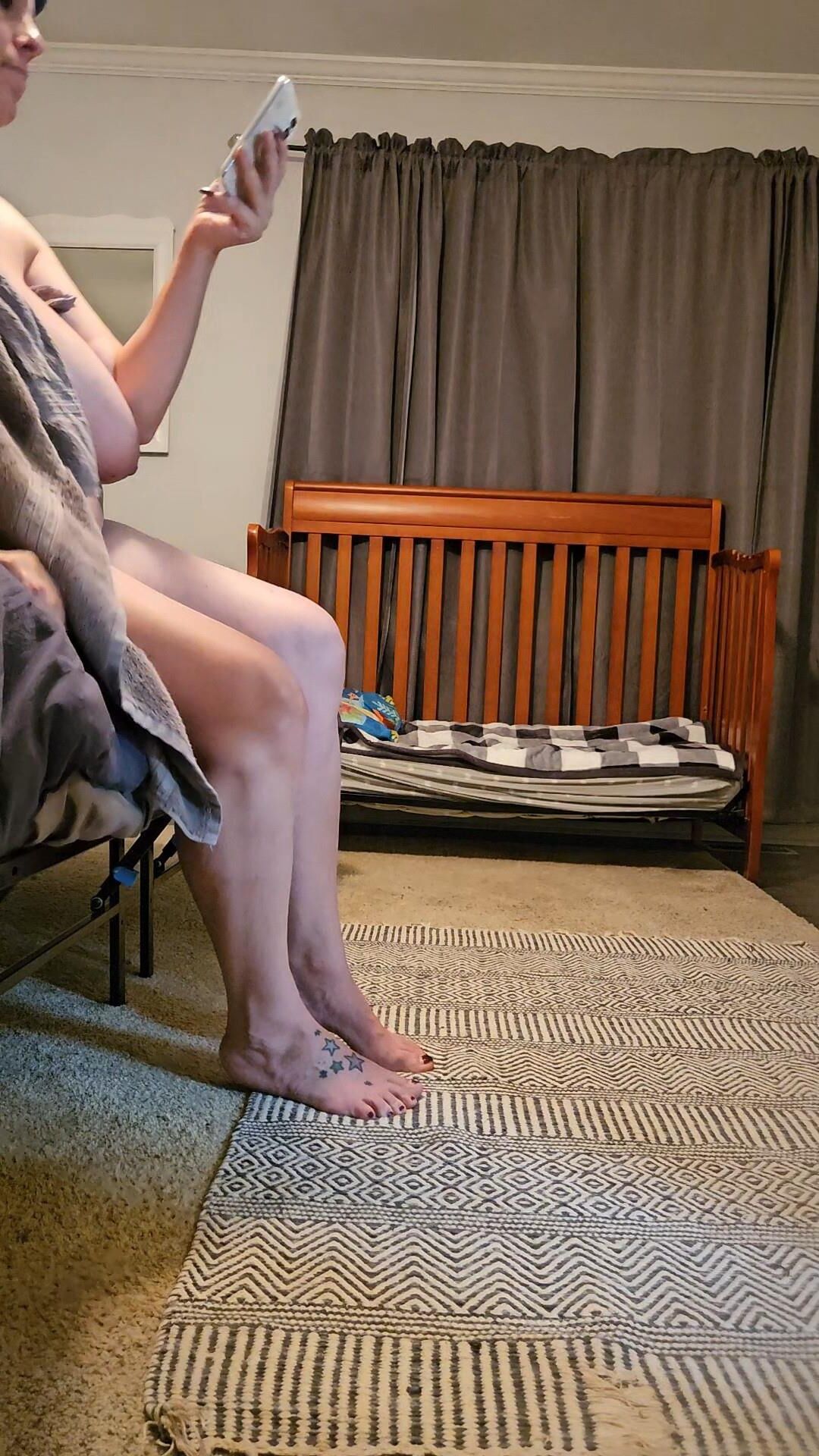 Épouse inonnue exposée baise elle a eu d'énormes seins