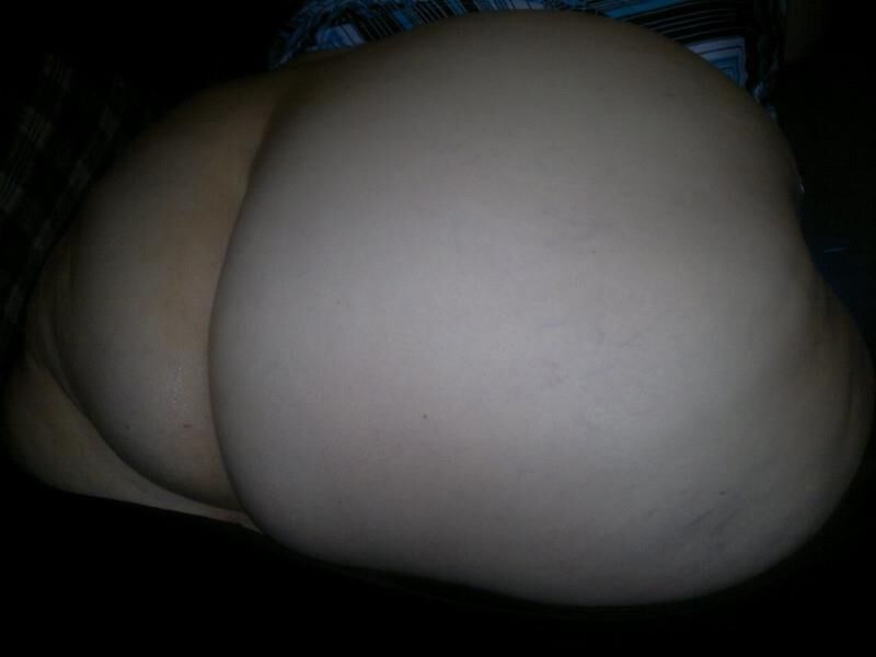 Fat german SSBBW shows incredible ass