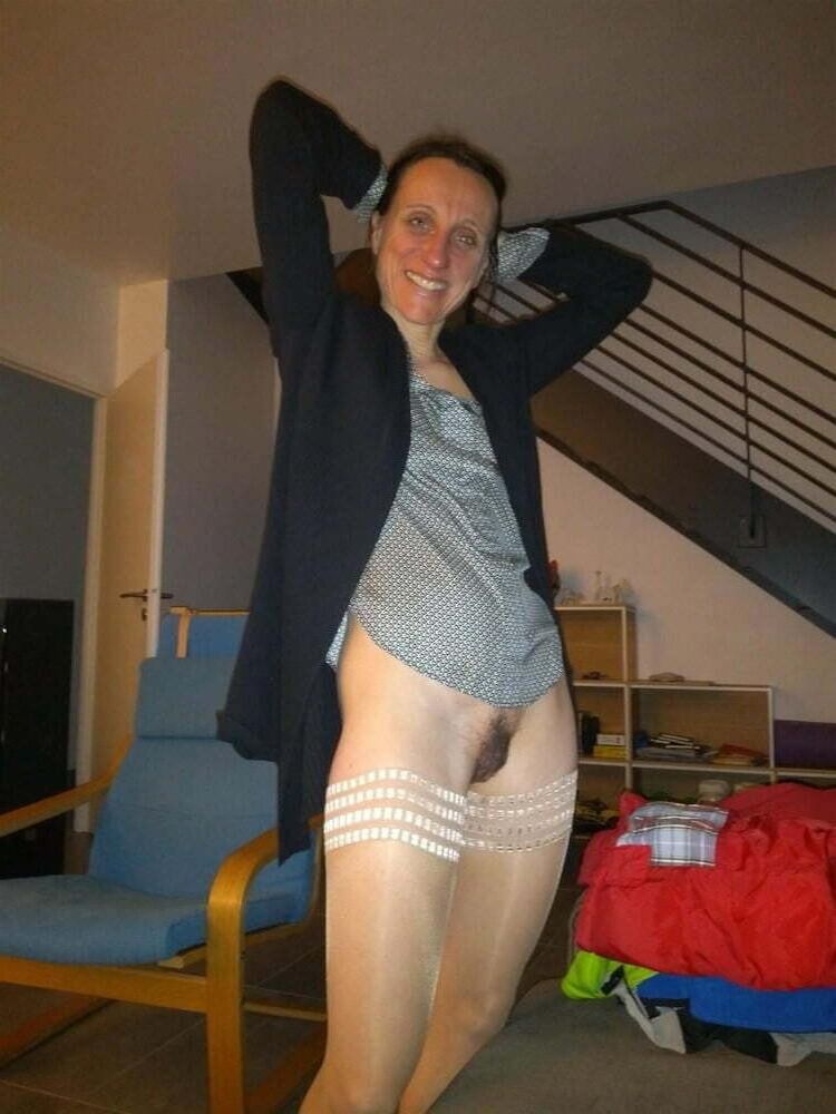 Sandrine mature française C a besoin de plus d'elle !!!