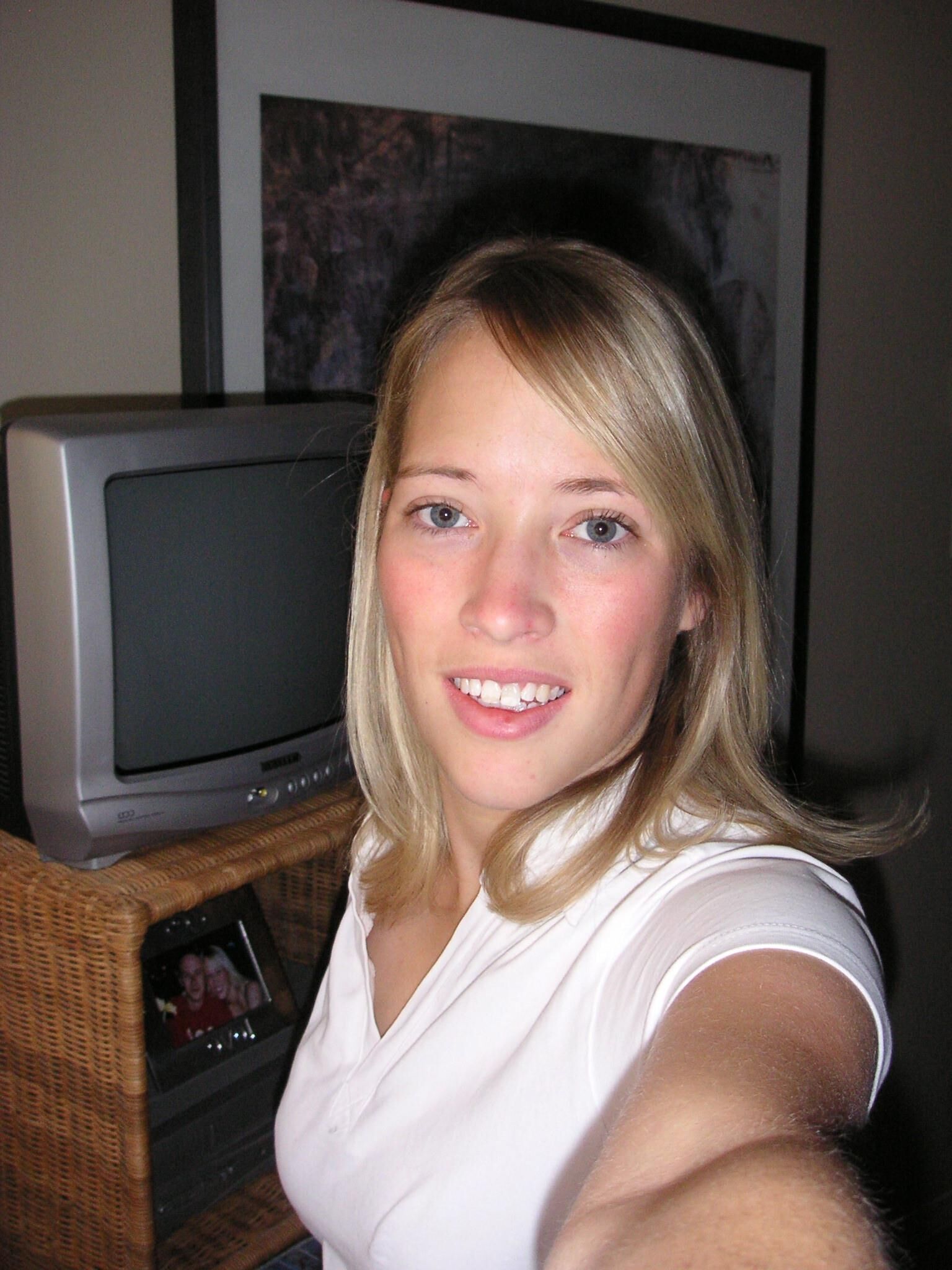 Petite amie allemande blonde nue nue