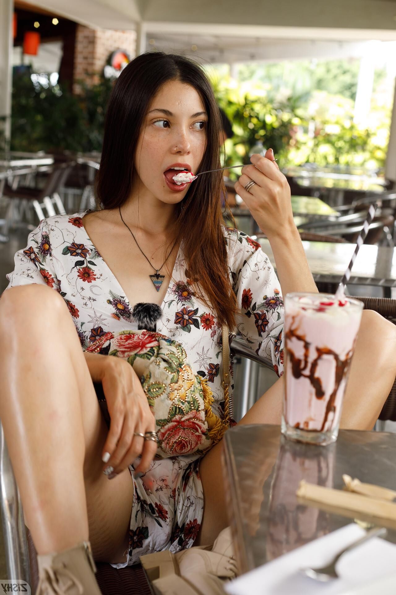 Julia Campos Milkshake Cumbia