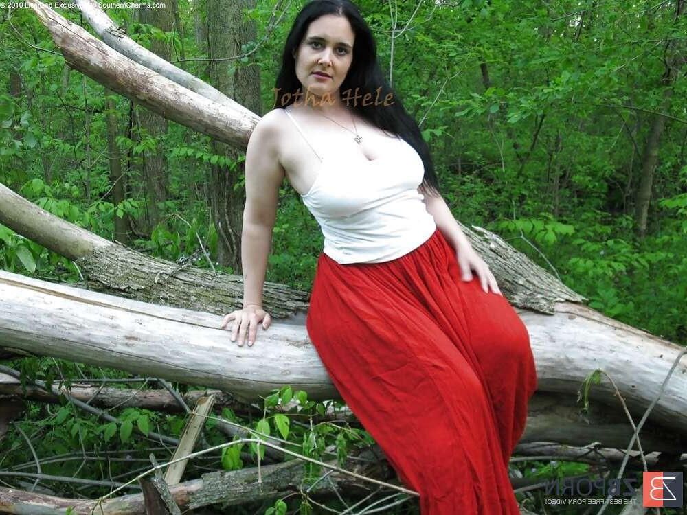 Mature with long black hair and excelent ass