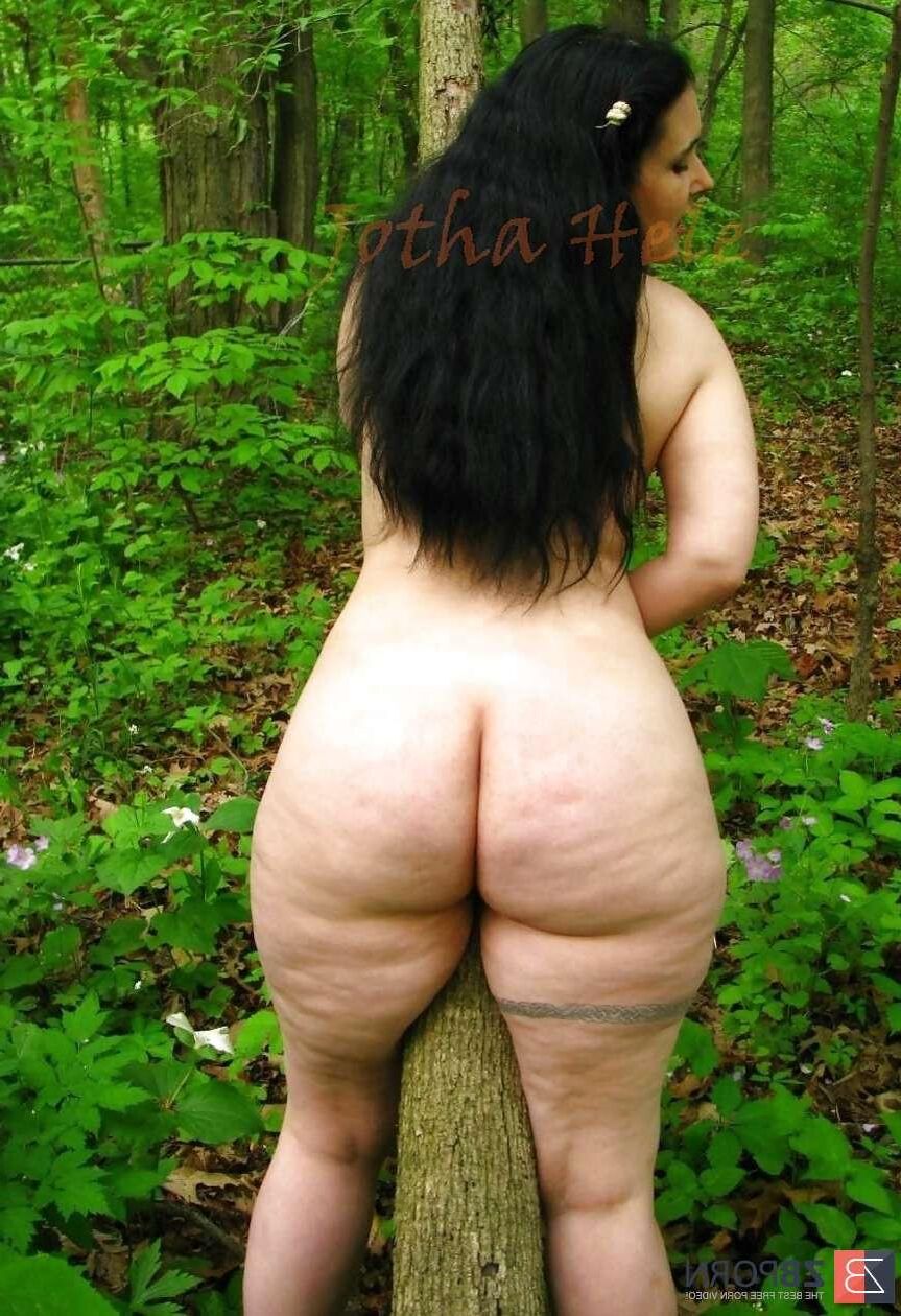 Mature with long black hair and excelent ass