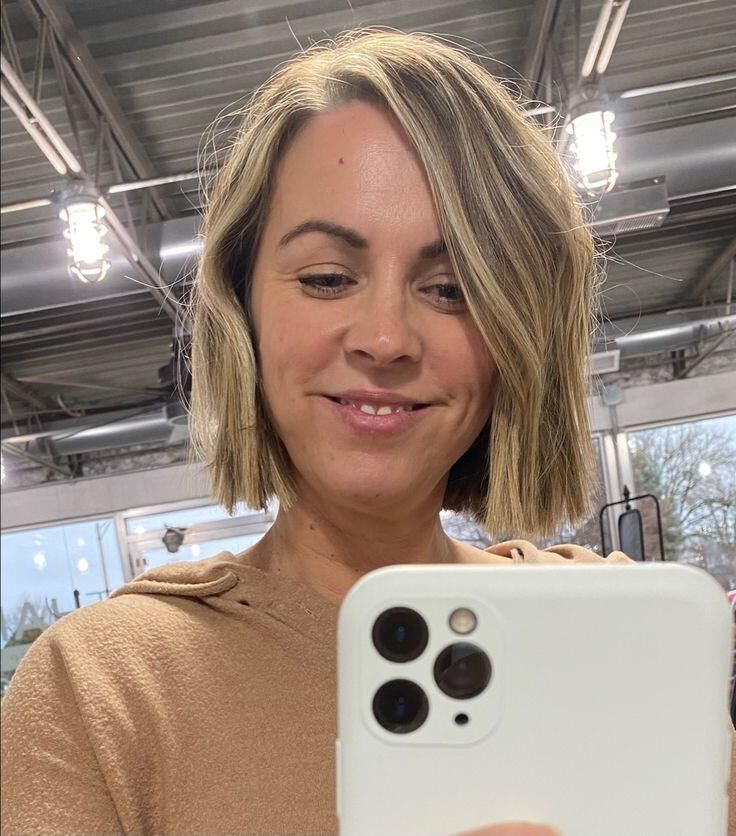 P interesse em beleza adorável loira com Milf Cassandra