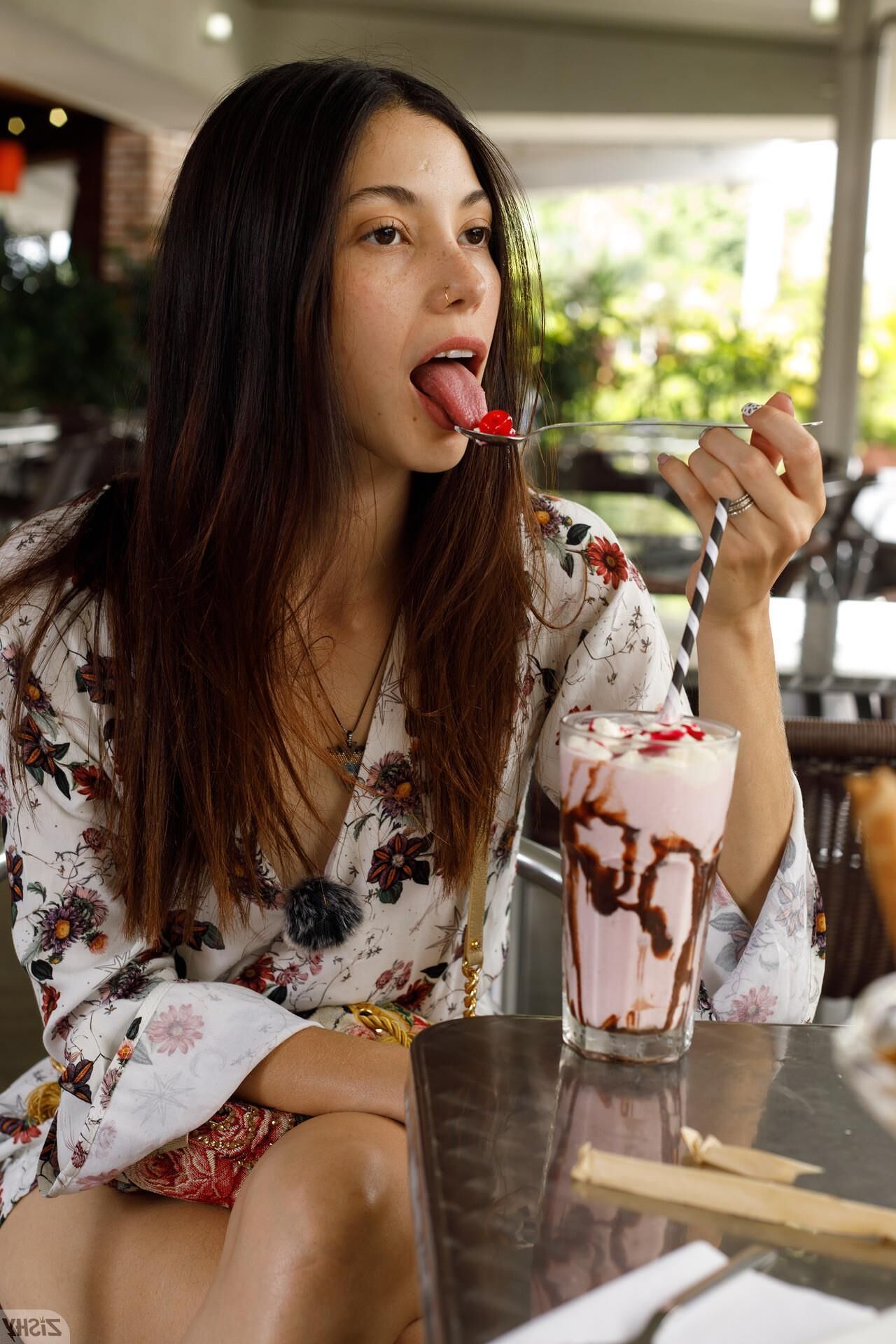 Julia Campos Milkshake Cumbia