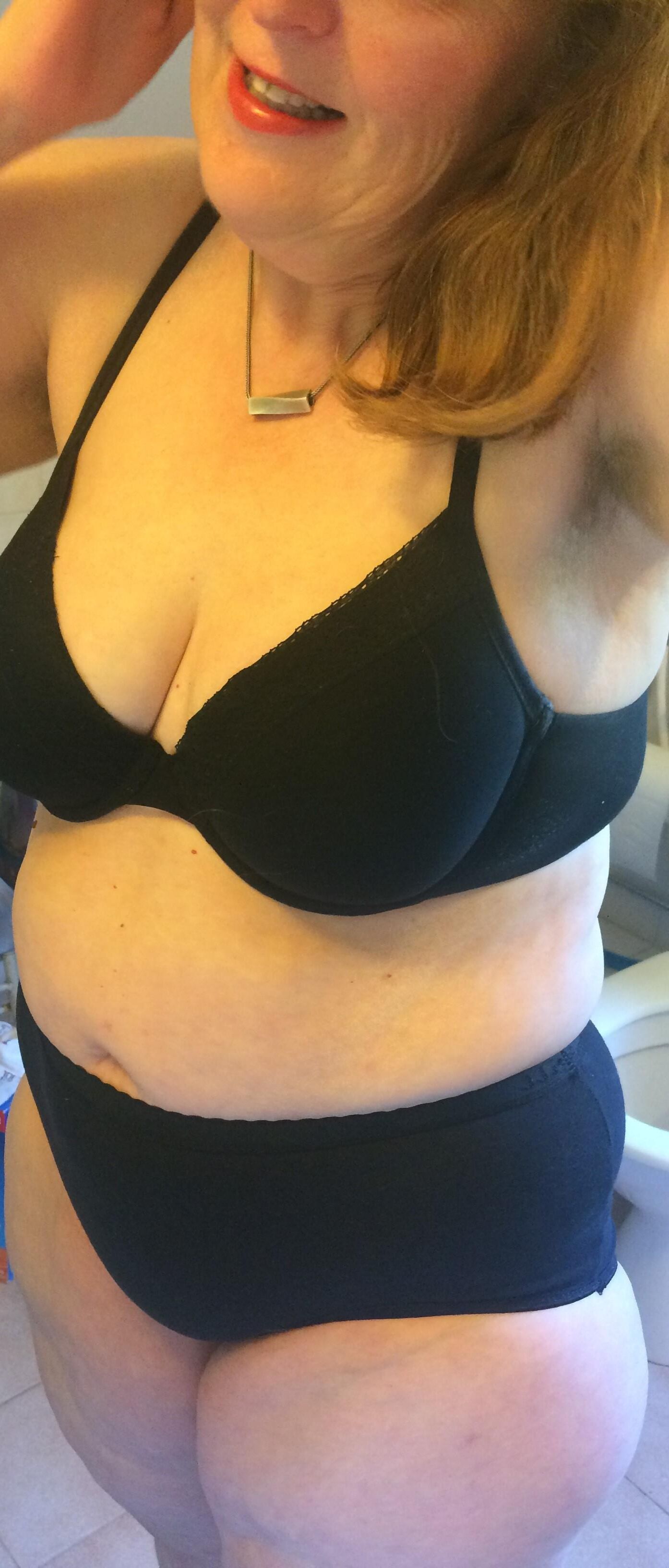 Milf pucilia cecilia exposée