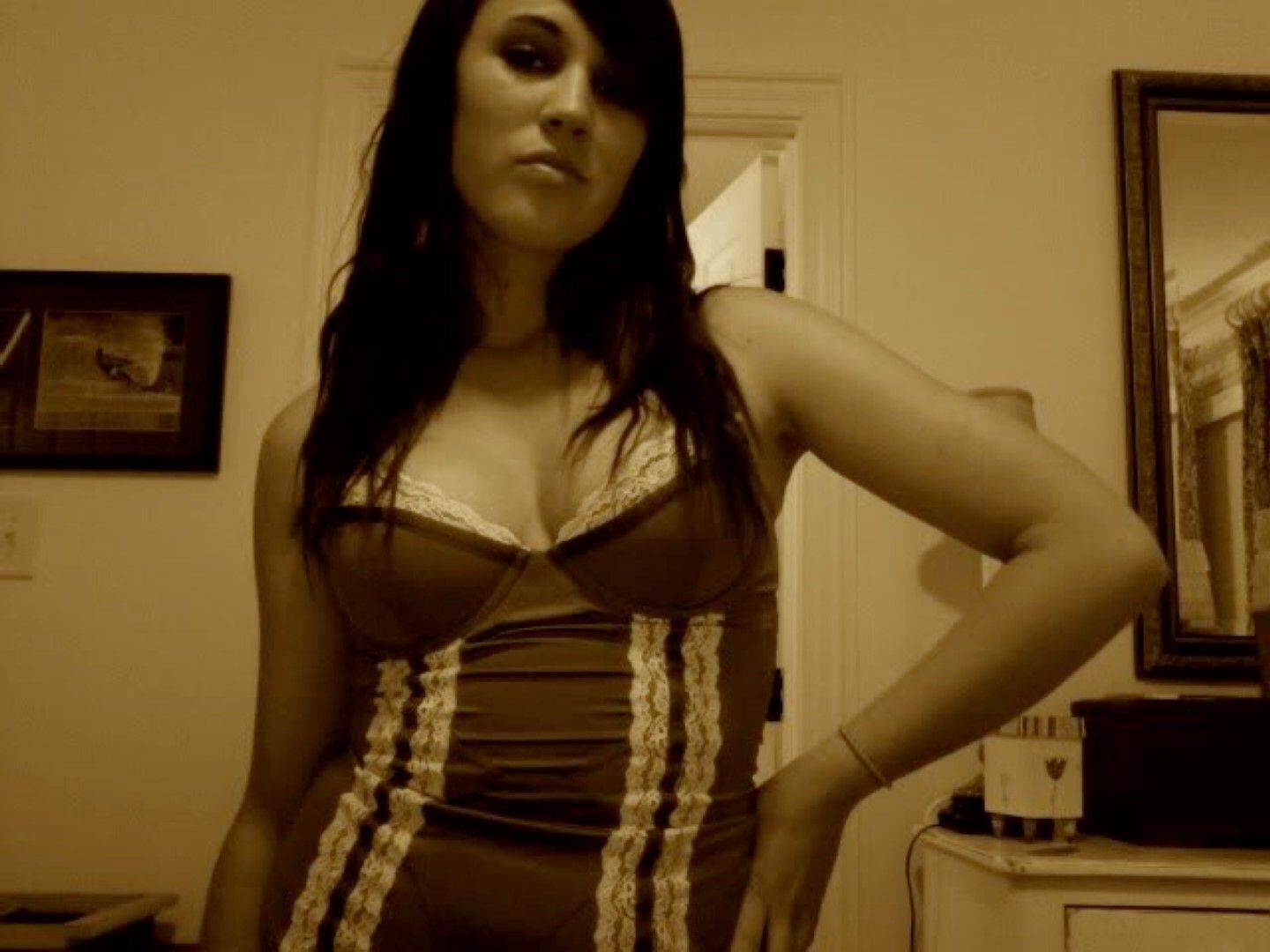 Teen brune sensuelle