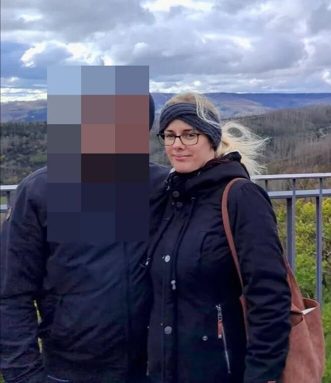 Os gêmeos peitudos alemães Christin e Carolin K. (prontos para tributos!)