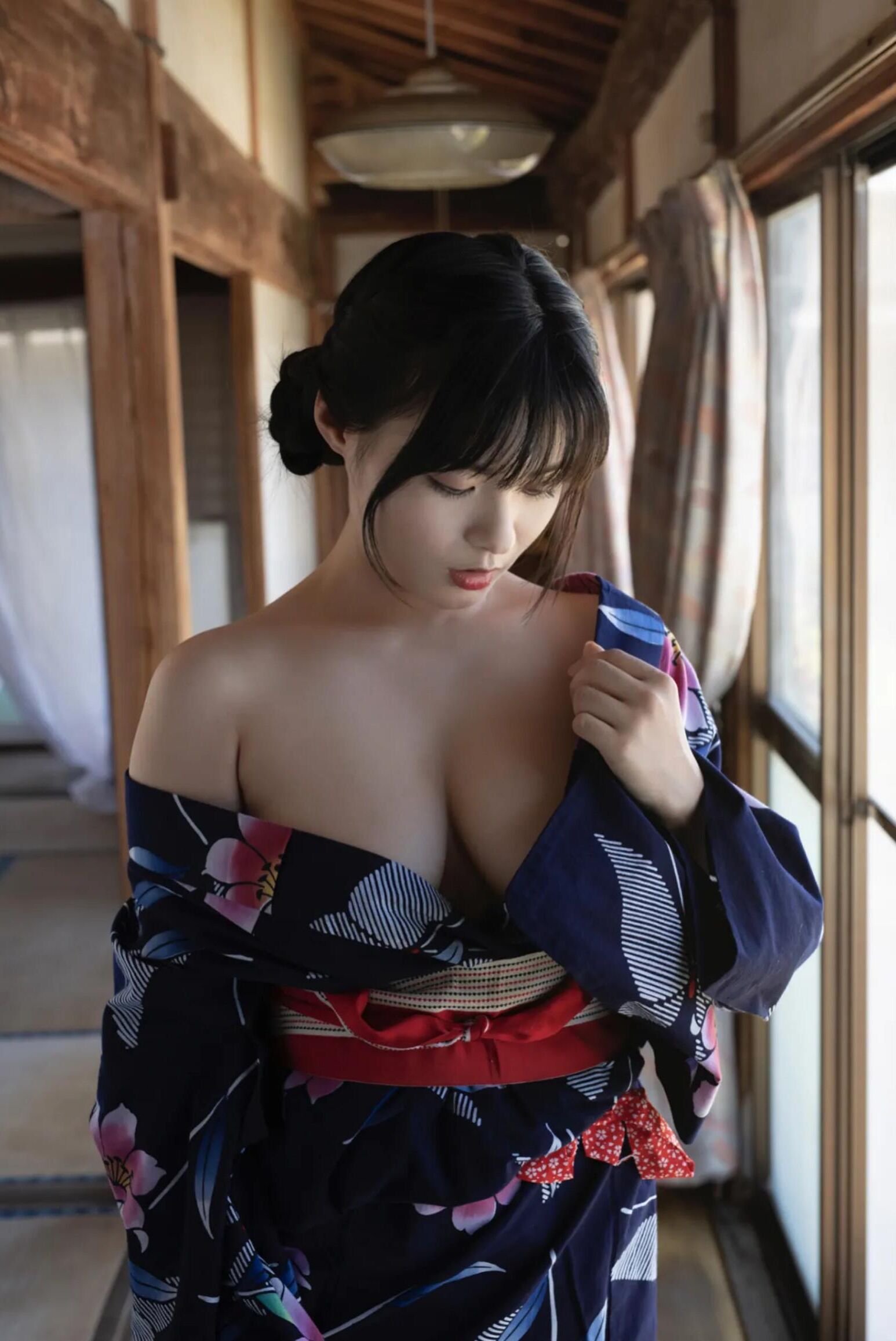 Mizuki Hoshina zieh deinen Yukata ab