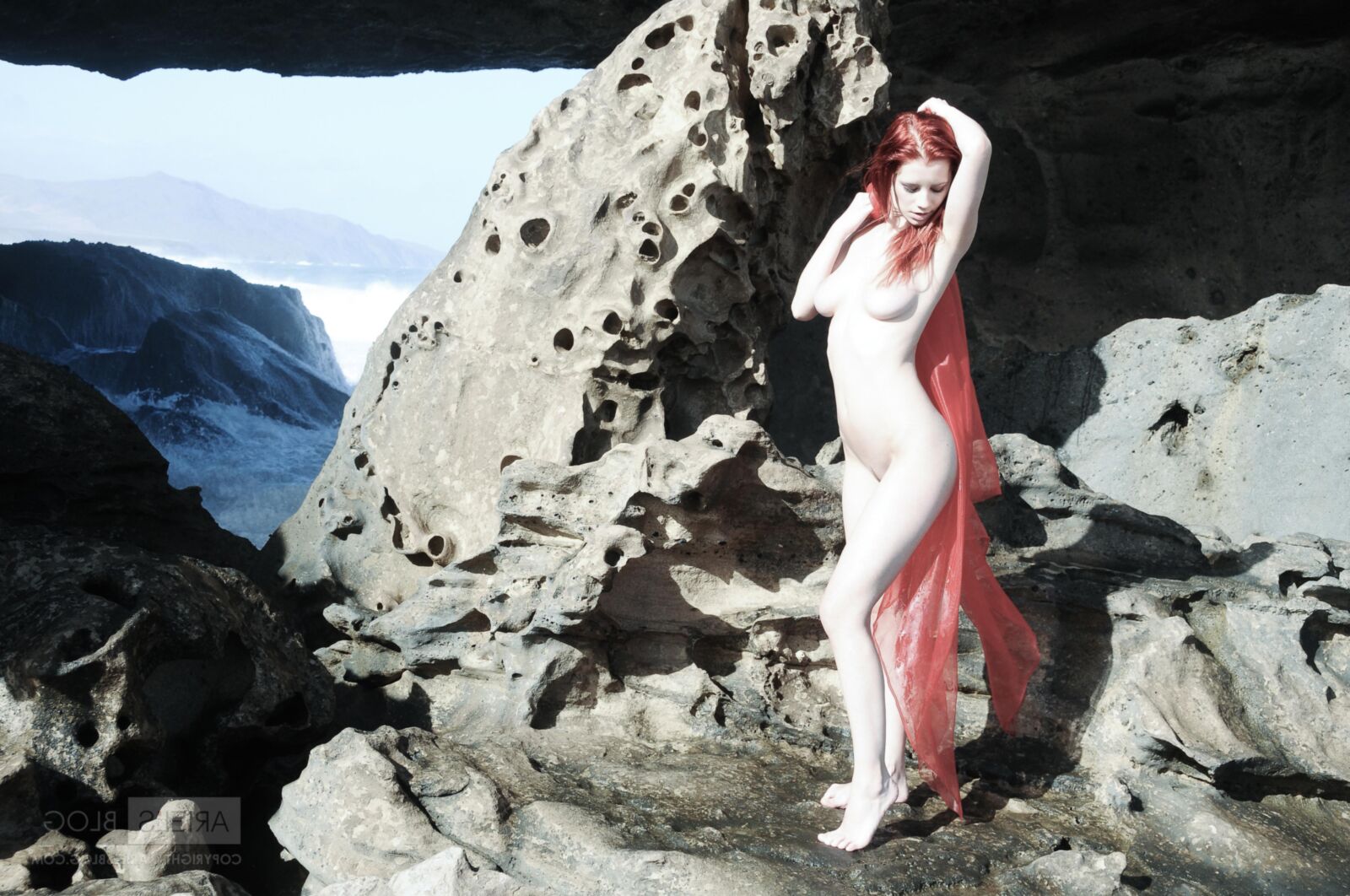 Belle rousse ariel rouge et rouge